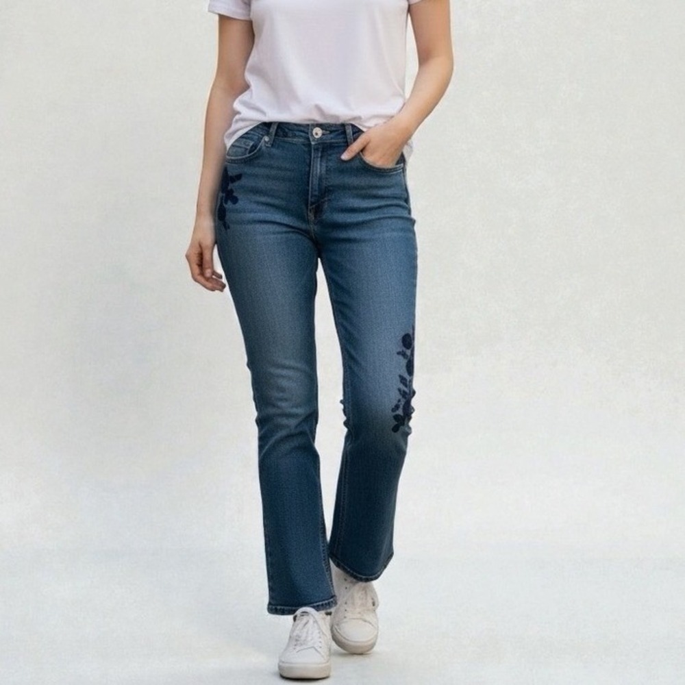 Abercrombie & Fitch | Simone High‎ Rise Ankle Crop Flare Embroidered Jean 31/12